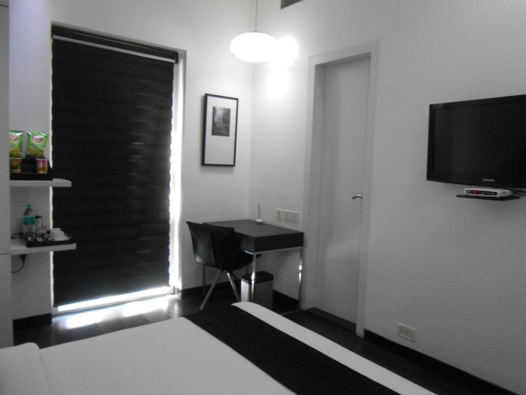 Sapphire Suite Kolkata Room photo